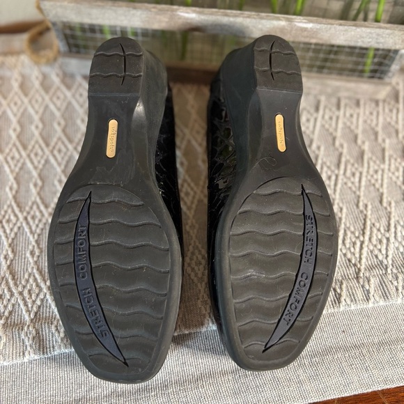 Softspots Sissel Comfort Loafers, Size 8.5N. Easy Slip In. Croc embossed. Navy - Picture 8 of 11
